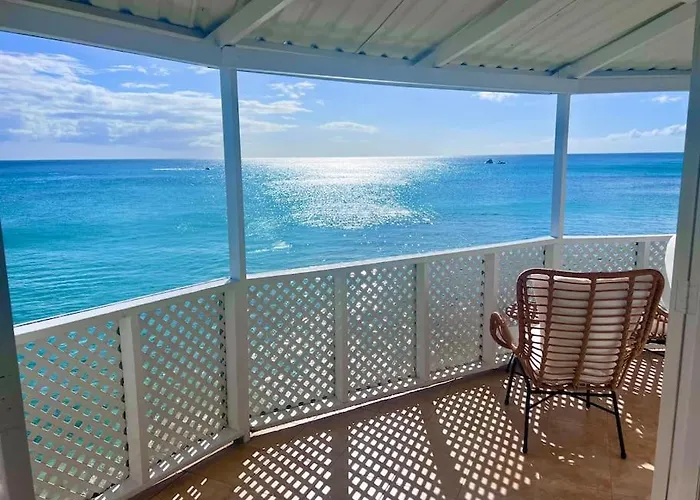 Purple Rain - Direct Beach Access, 2 Bedroom, 2 Terrace Holiday Home Bliss