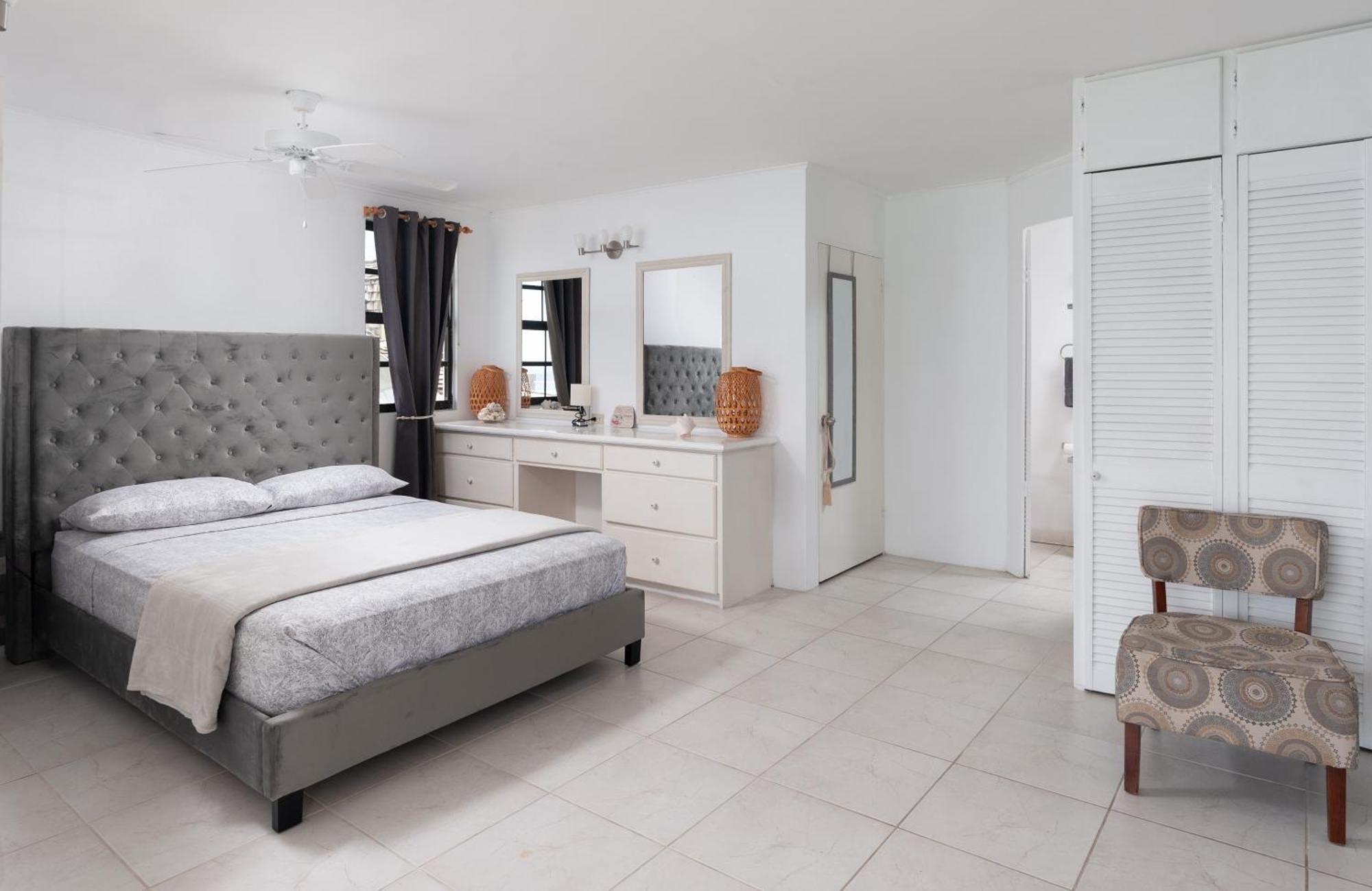 Villa Purple Rain - Direct Access, 2 Bedroom, 2 Terrace Bliss *